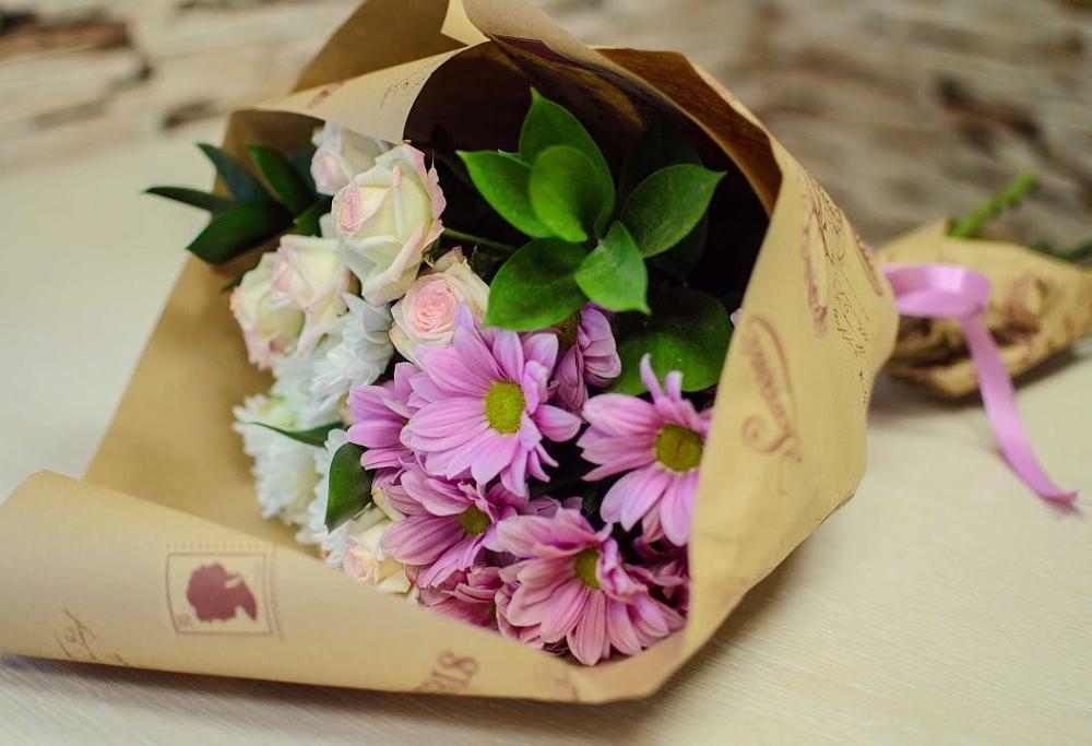 Букет цветов из: Розы и Хризантемы в Дубовой Роще