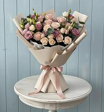 Букет цветов из:  Розы и Лизиантусы в Дубовой Роще