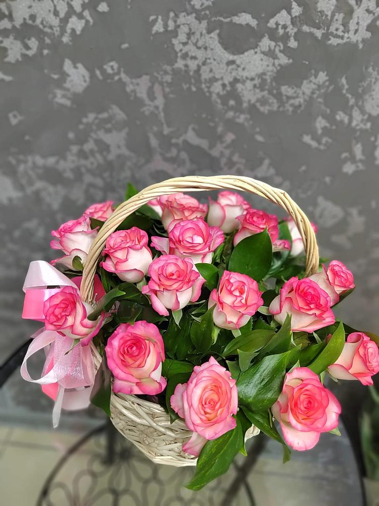 Цветочная композиция из Розы в корзине в Дубовой Роще