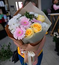 Букет цветов из:  Герберы, Розы и Хризантемы в Дубовой Роще