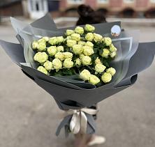 Букет Белые кустовые розы Солинеро в Дубовой Роще