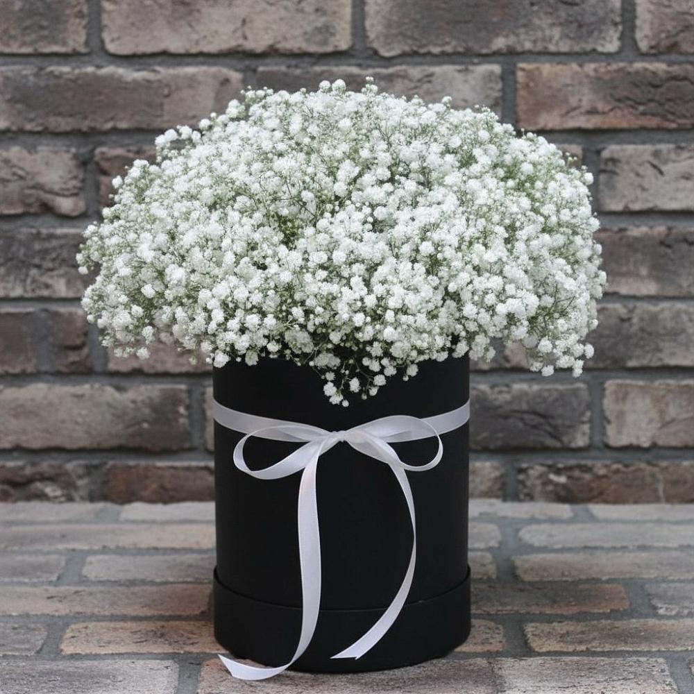 Цветочная композиция из Гипсофила в шляпной коробке в Дубовой Роще