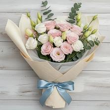 Букет цветов из:  Лизиантусы в Дубовой Роще