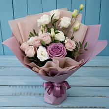 Букет цветов из:  Розы и Лизиантусы в Дубовой Роще