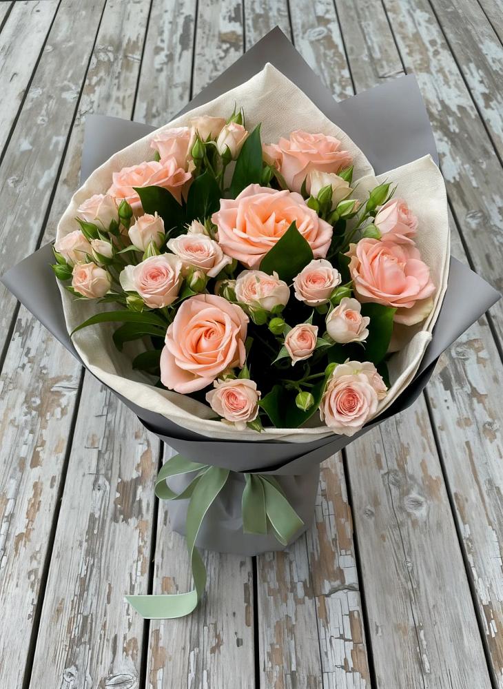 Букет цветов из: Розы в Дубовой Роще