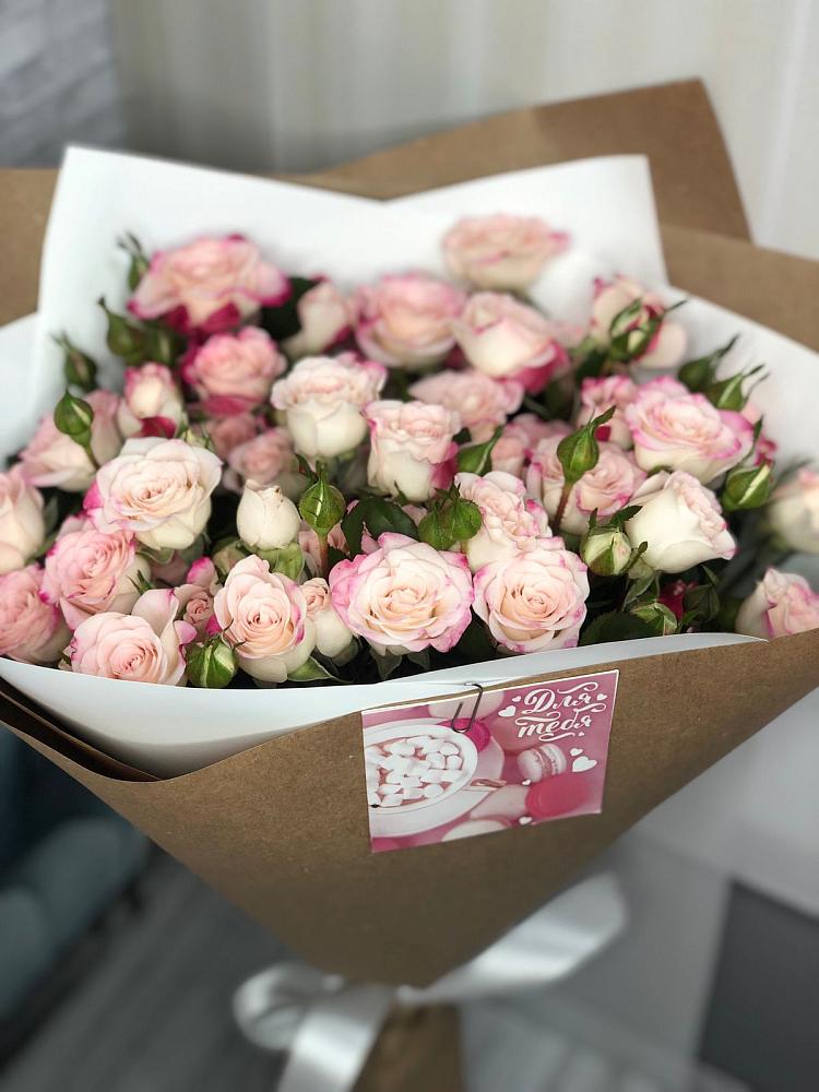 Букет цветов из: Розы в Дубовой Роще