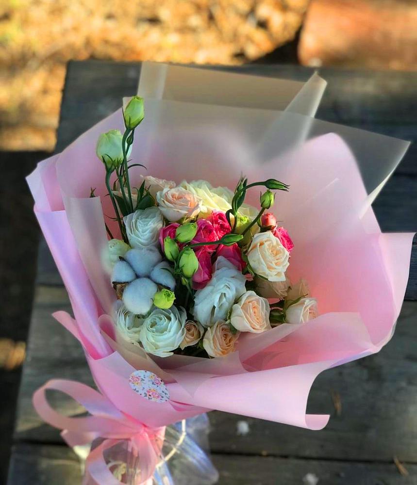 Букет цветов из: Розы и Лизиантусы в Дубовой Роще