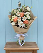 Букет цветов из:  Альстромерии, Лизиантусы, Розы и Хризантемы в Дубовой Роще