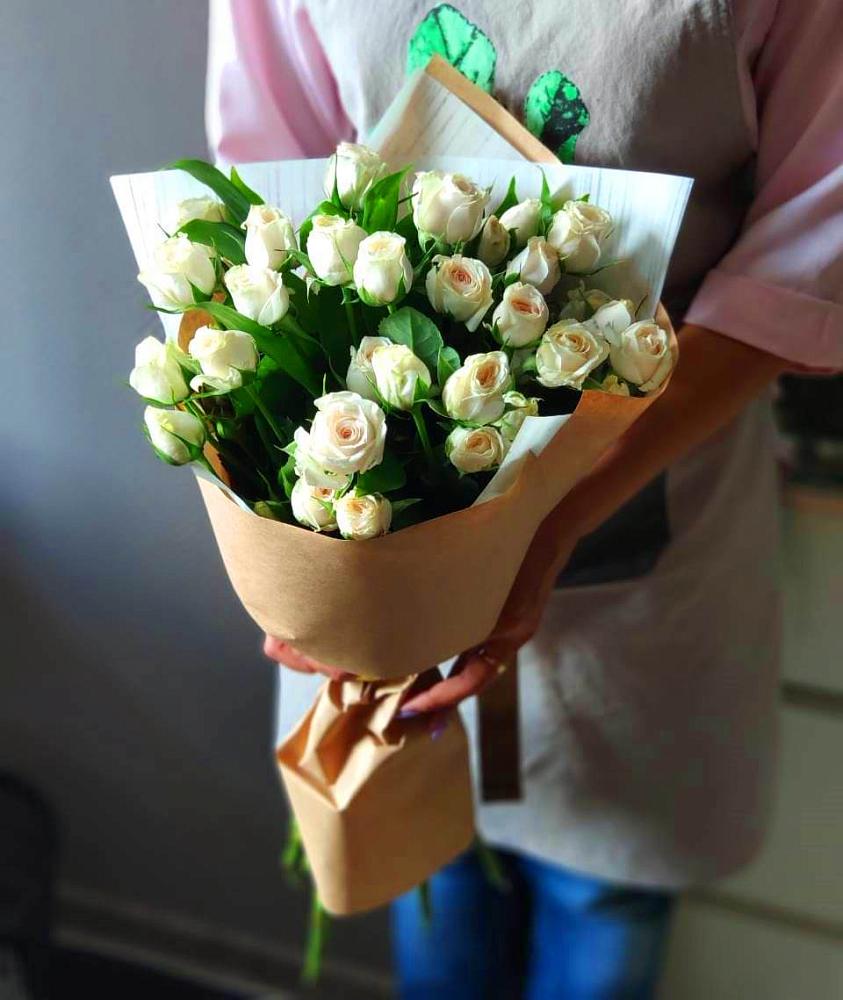 Букет цветов из: Розы в Дубовой Роще