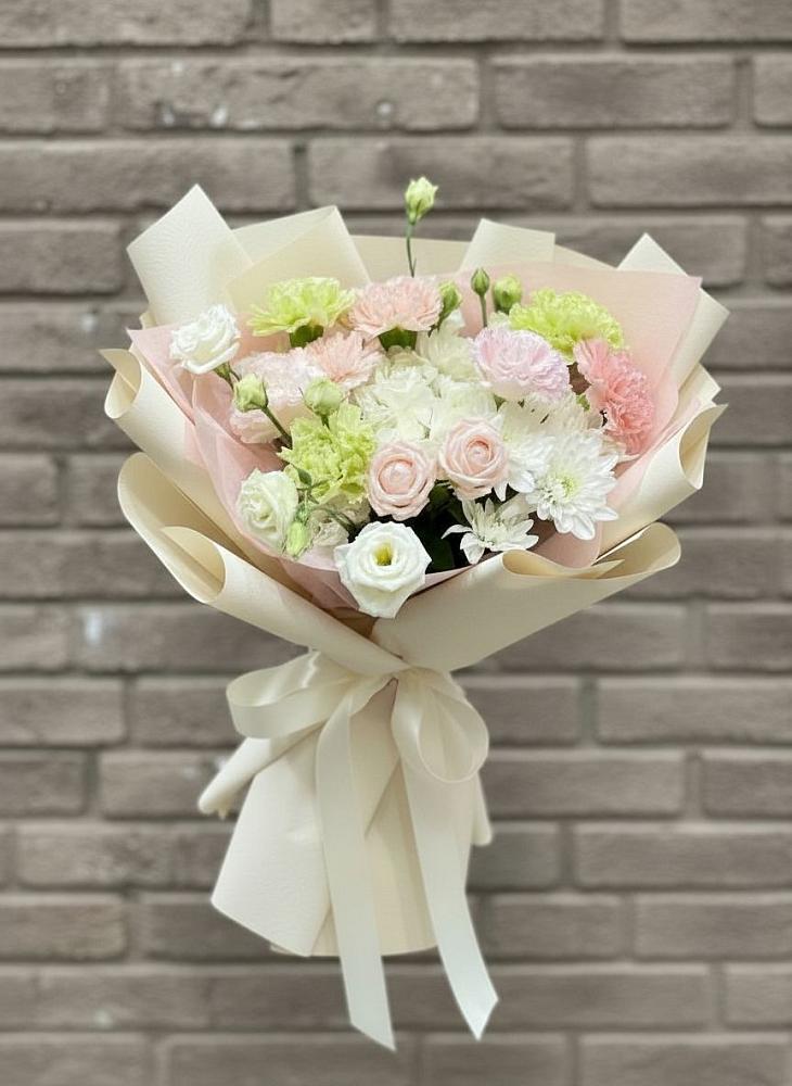 Букет цветов из: Гвоздики, Розы, Лизиантусы и Хризантемы в Дубовой Роще