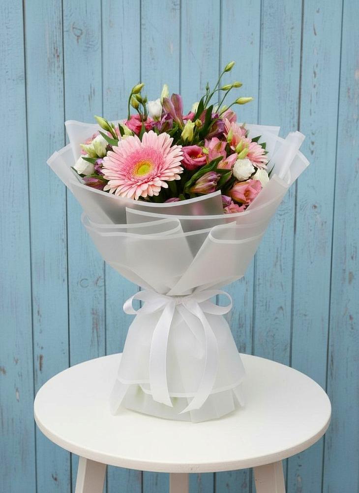 Букет цветов из: Герберы, Альстромерии и Лизиантусы в Дубовой Роще