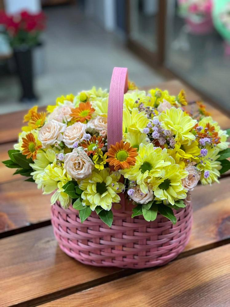 Цветочная композиция из Хризантемы и Розы в корзине в Дубовой Роще