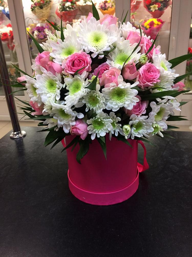 Цветочная композиция из Розы и Хризантемы в шляпной коробке в Дубовой Роще