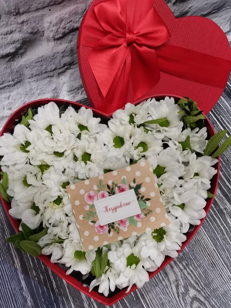 Цветочная композиция из Хризантемы в виде сердца в Дубовой Роще