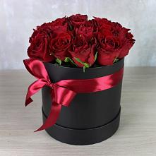 Цветочная композиция из Розы в шляпной коробке в Дубовой Роще