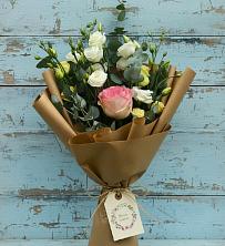 Букет цветов из:  Розы и Лизиантусы в Дубовой Роще